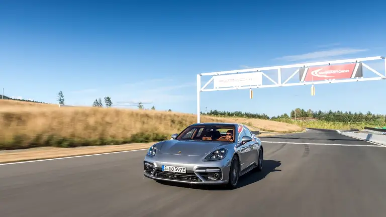 Porsche Panamera Sport Turismo e Turbo S E-Hybrid - 17