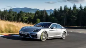 Porsche Panamera Sport Turismo e Turbo S E-Hybrid - 18