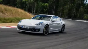 Porsche Panamera Sport Turismo e Turbo S E-Hybrid