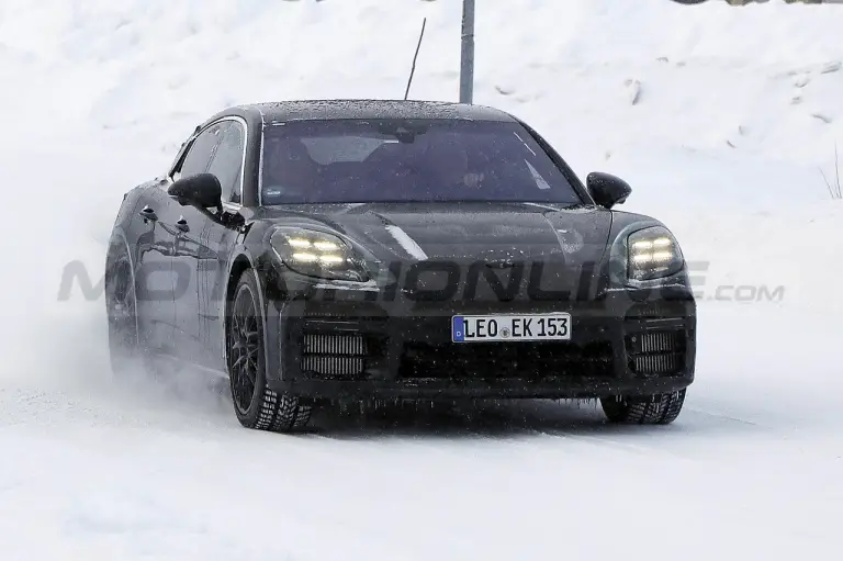 Porsche Panamera terza generazione - Foto Spia 18-02-2022 - 18