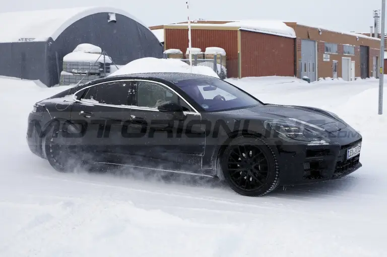 Porsche Panamera terza generazione - Foto Spia 18-02-2022 - 7