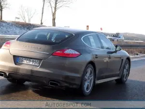 Porsche Panamera V6: foto spia