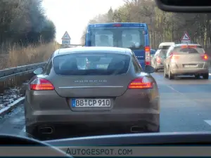 Porsche Panamera V6: foto spia