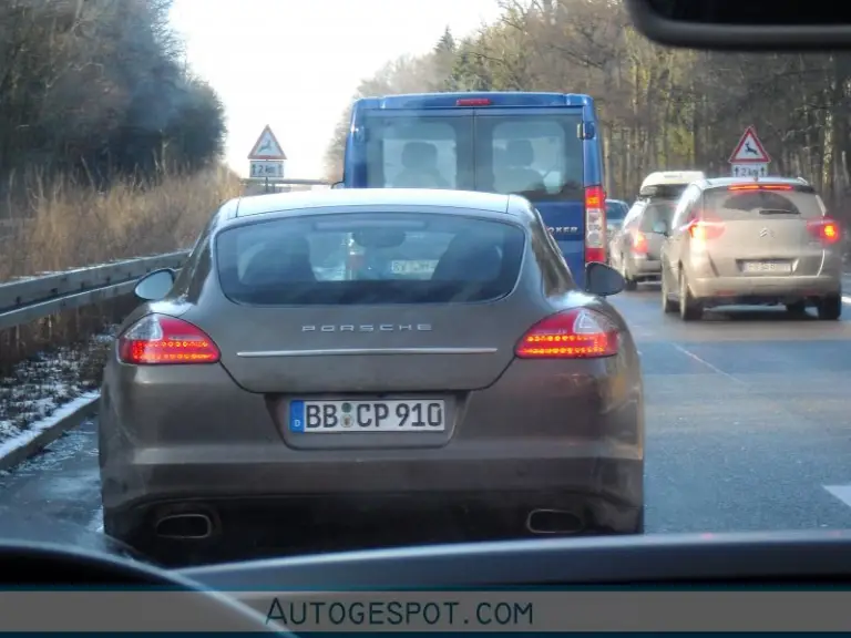 Porsche Panamera V6: foto spia - 2