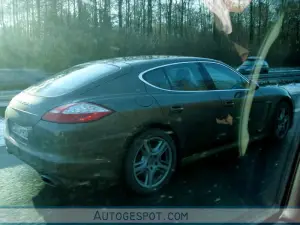 Porsche Panamera V6: foto spia - 3