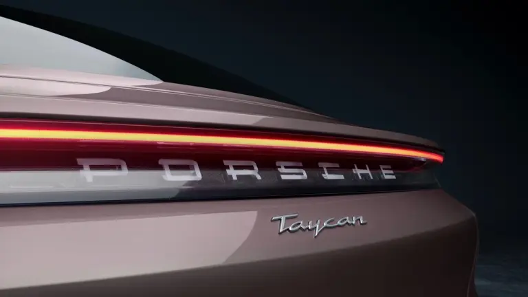 Porsche Taycan 2021 - Foto ufficiali - 3