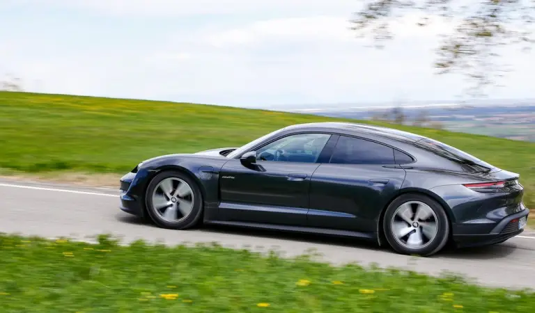 Porsche Taycan 2021 - Prova su strada - 5