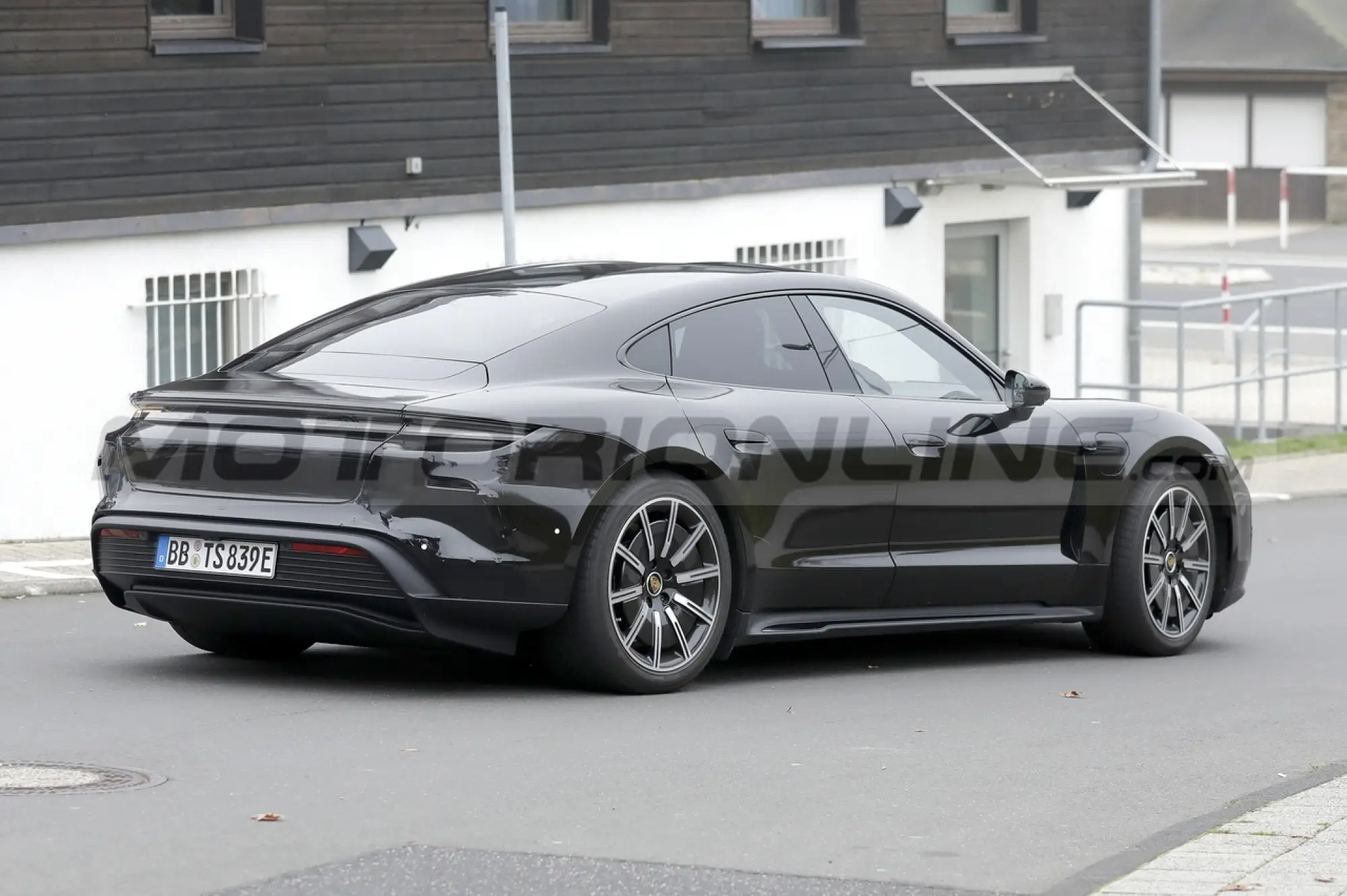 Porsche Taycan 2024 - Foto Spia 21-10-2022 - 8