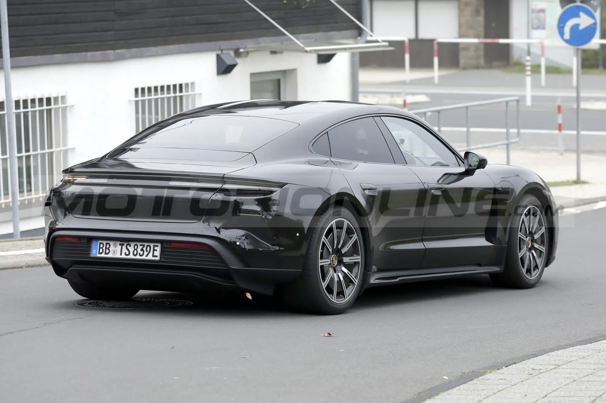 Porsche Taycan 2024 - Foto Spia 21-10-2022 - 10