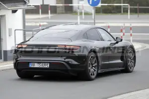 Porsche Taycan 2024 - Foto Spia 21-10-2022