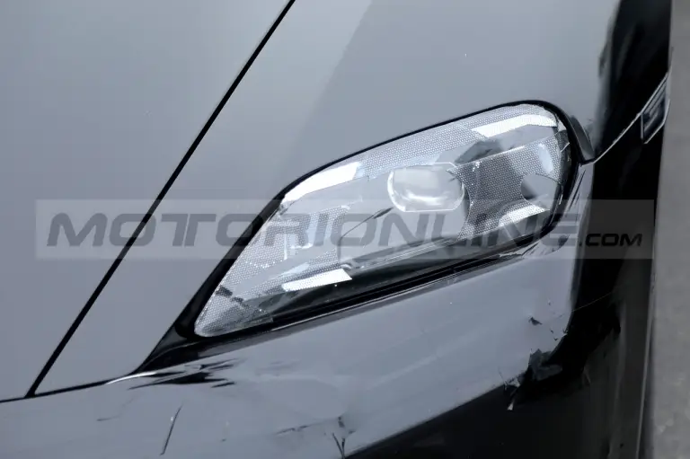 Porsche Taycan 2024 - Foto Spia 21-10-2022 - 11