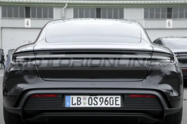 Porsche Taycan 2024 - Foto Spia 21-10-2022 - 16