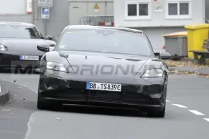 Porsche Taycan 2024 - Foto Spia 21-10-2022