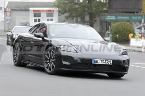 Porsche Taycan 2024 - Foto Spia 21-10-2022