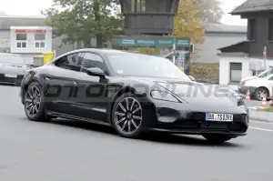 Porsche Taycan 2024 - Foto Spia 21-10-2022