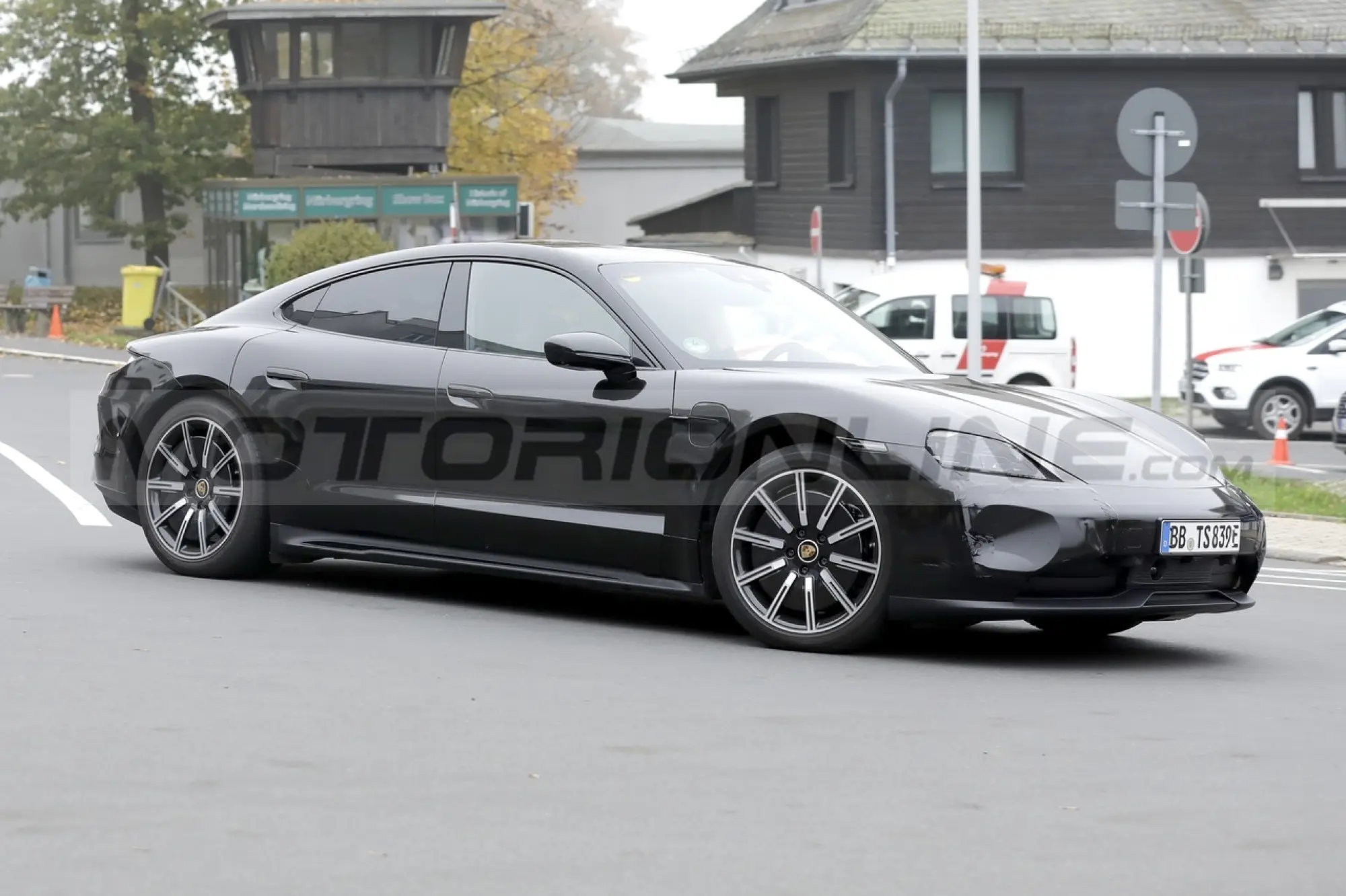 Porsche Taycan 2024 - Foto Spia 21-10-2022 - 1