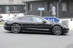 Porsche Taycan 2024 - Foto Spia 21-10-2022