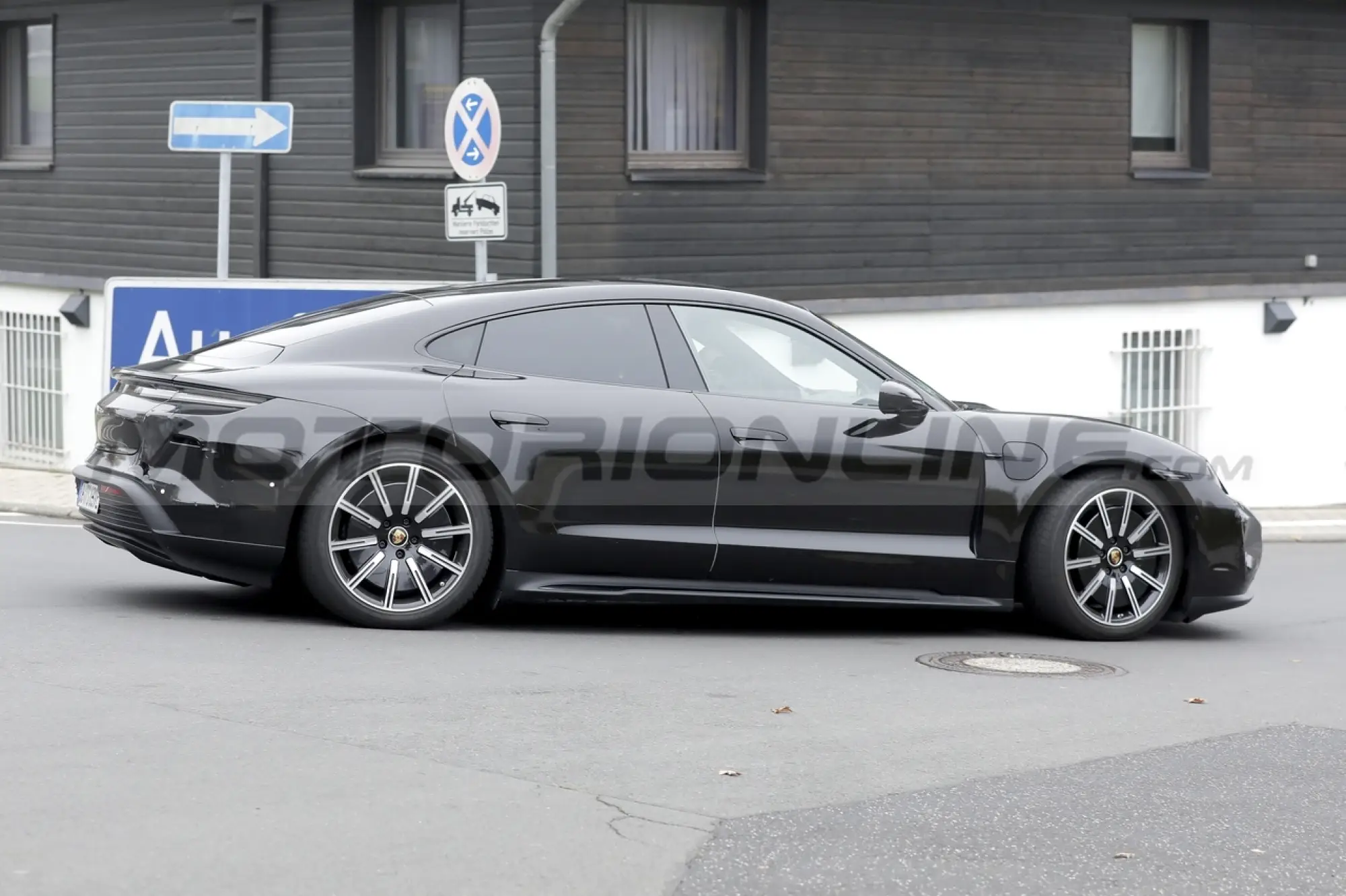 Porsche Taycan 2024 - Foto Spia 21-10-2022 - 6