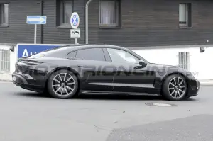 Porsche Taycan 2024 - Foto Spia 21-10-2022