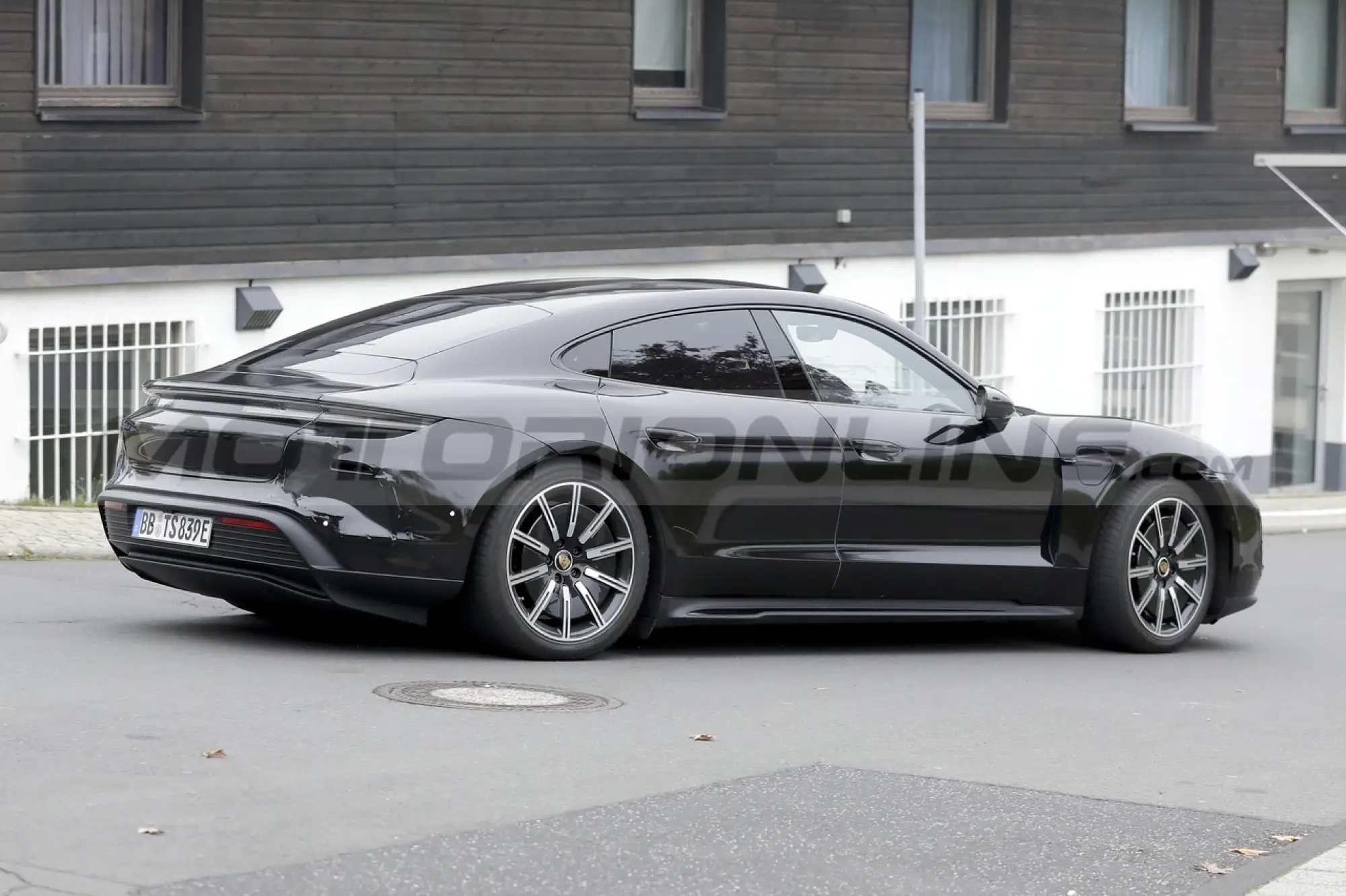 Porsche Taycan 2024 - Foto Spia 21-10-2022 - 7