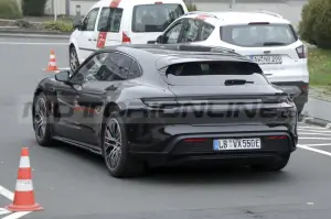 Porsche Taycan 2024 - Foto Spia 21-10-2022