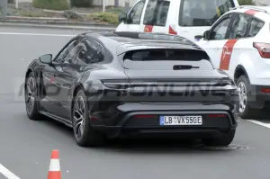 Porsche Taycan 2024 - Foto Spia 21-10-2022
