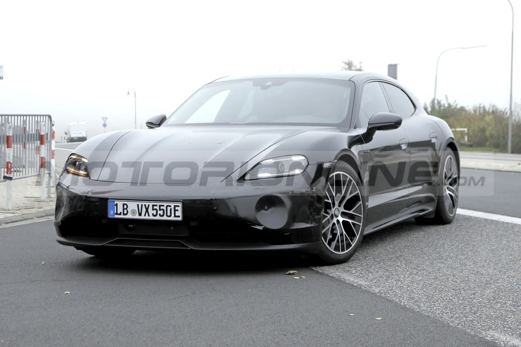 Porsche Taycan 2024 - Foto Spia 21-10-2022 - 13