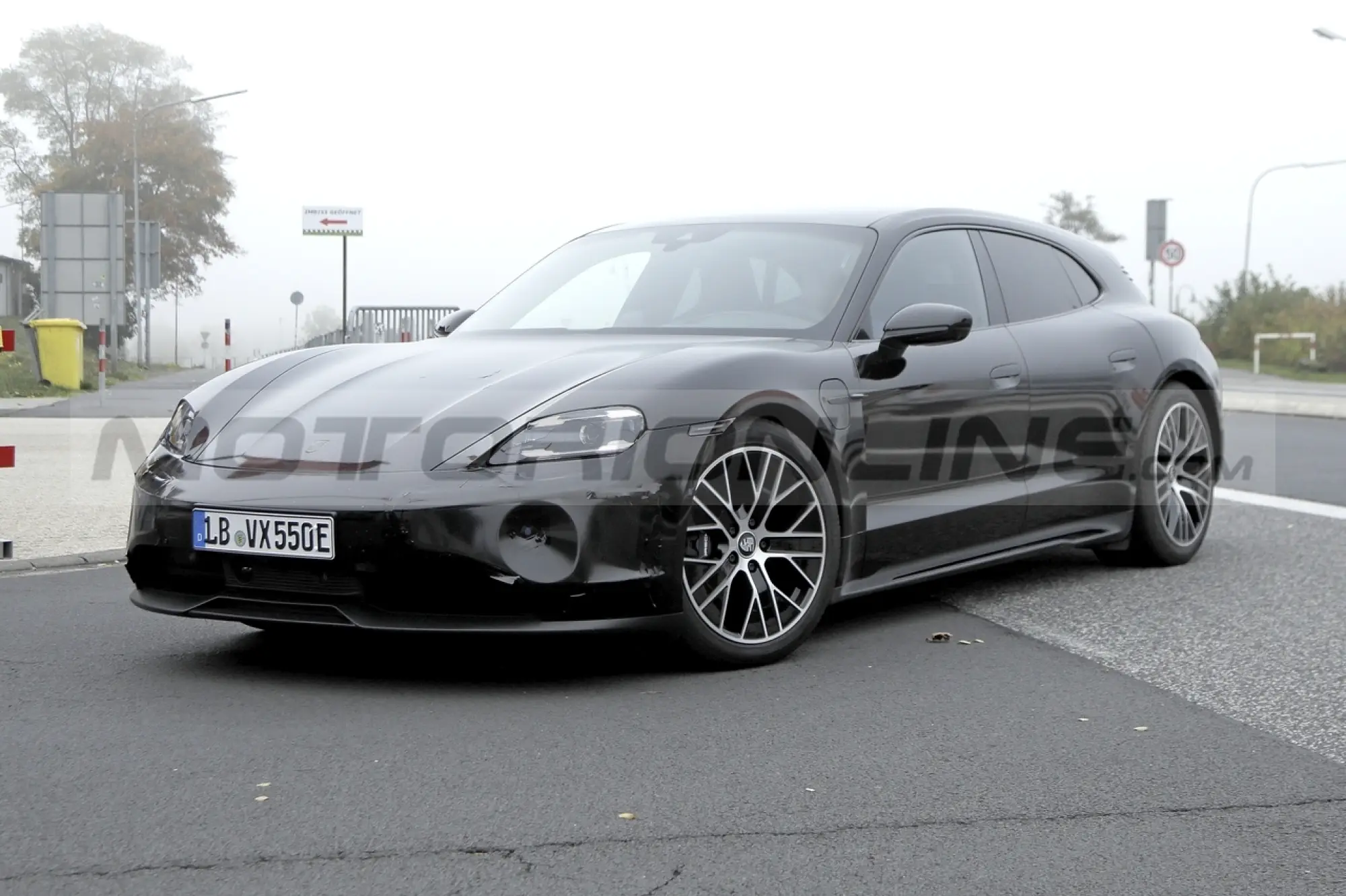 Porsche Taycan 2024 - Foto Spia 21-10-2022 - 20