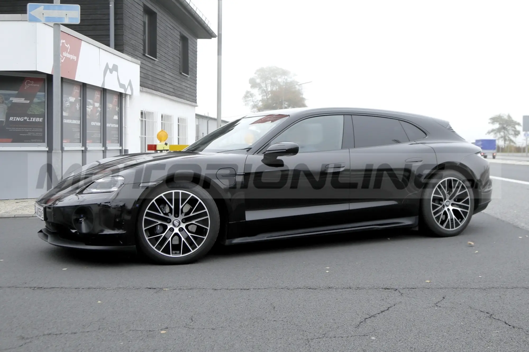 Porsche Taycan 2024 - Foto Spia 21-10-2022 - 21