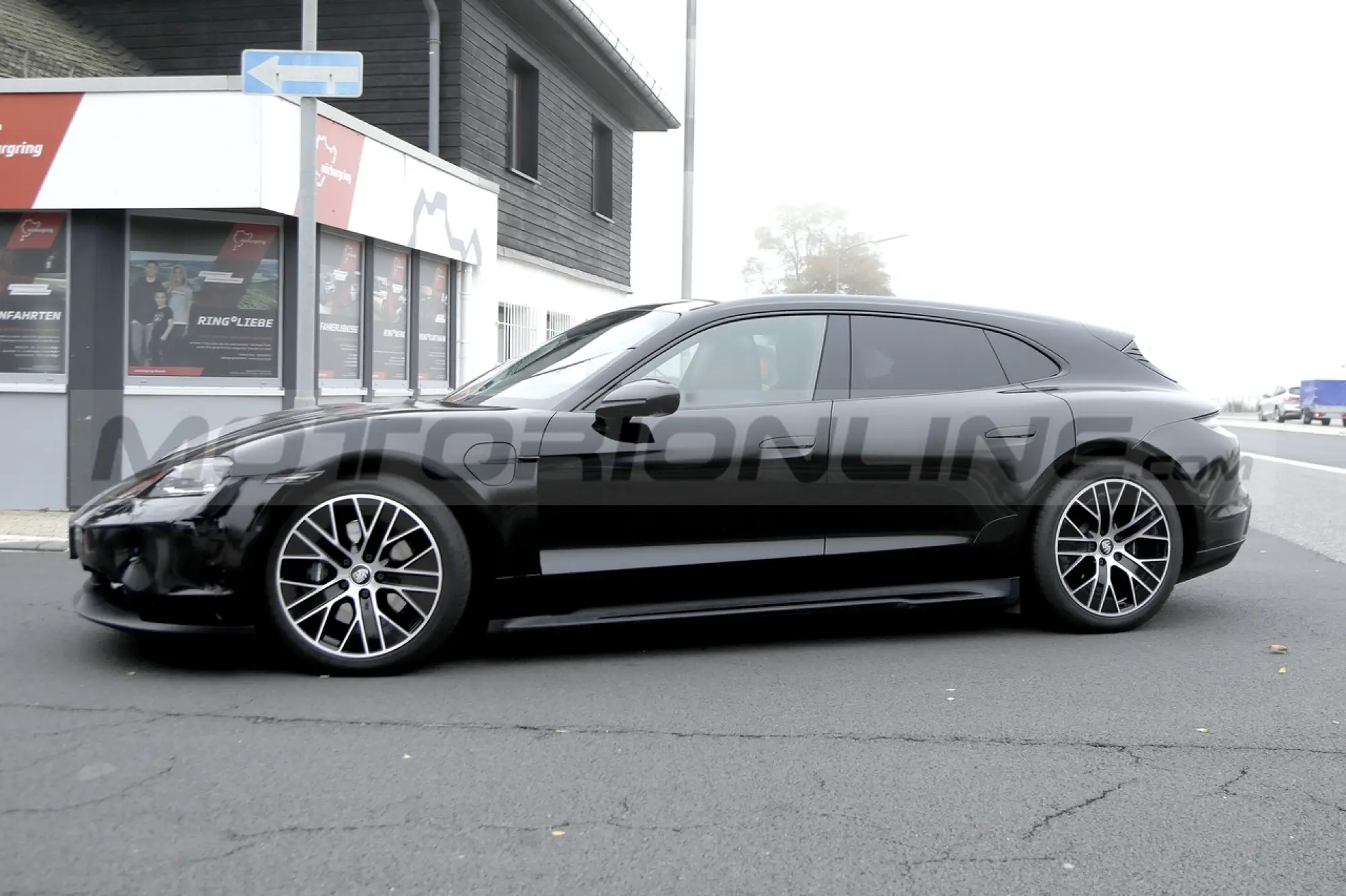 Porsche Taycan 2024 - Foto Spia 21-10-2022 - 18