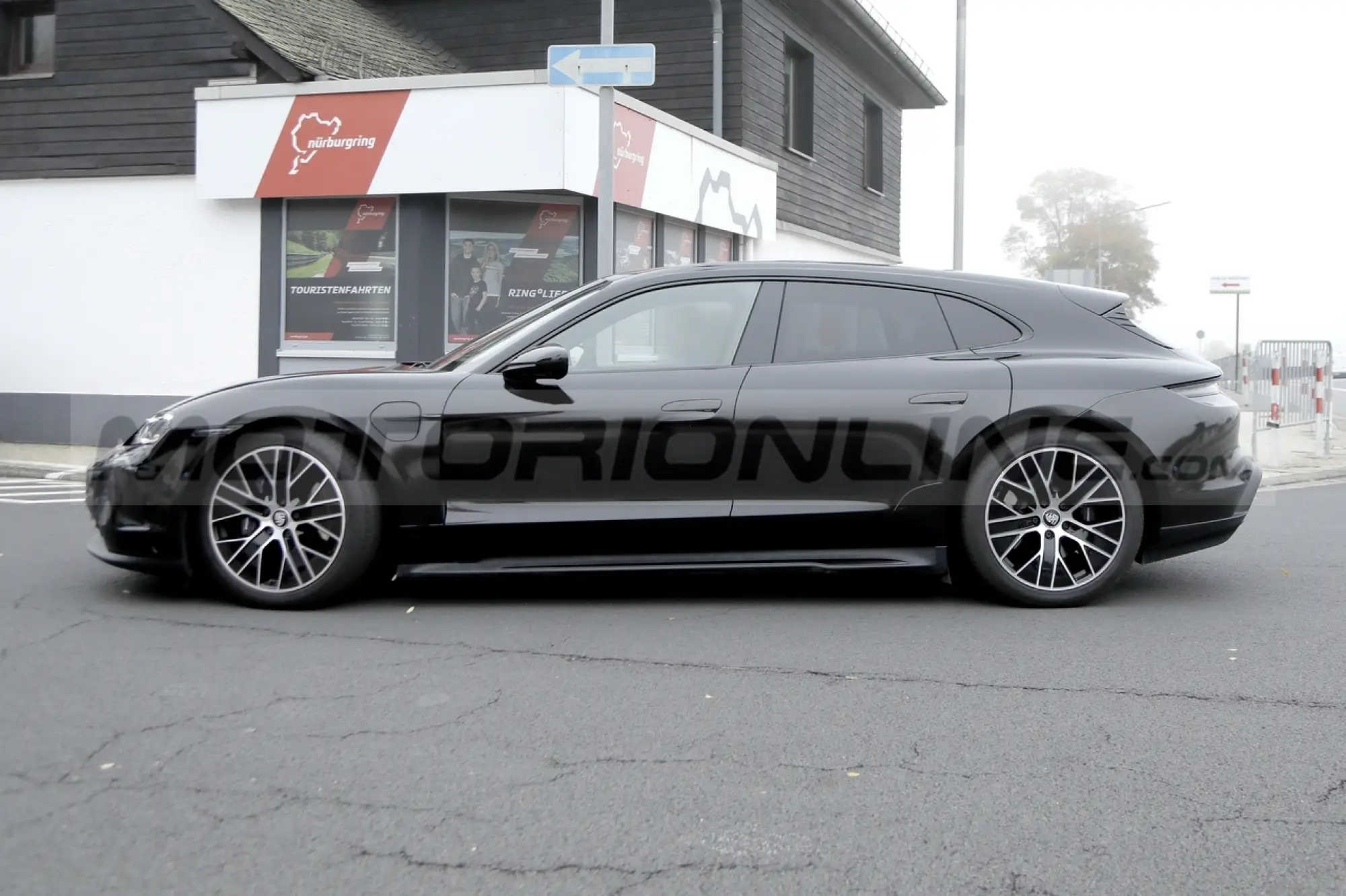 Porsche Taycan 2024 - Foto Spia 21-10-2022 - 19