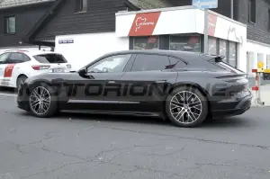 Porsche Taycan 2024 - Foto Spia 21-10-2022