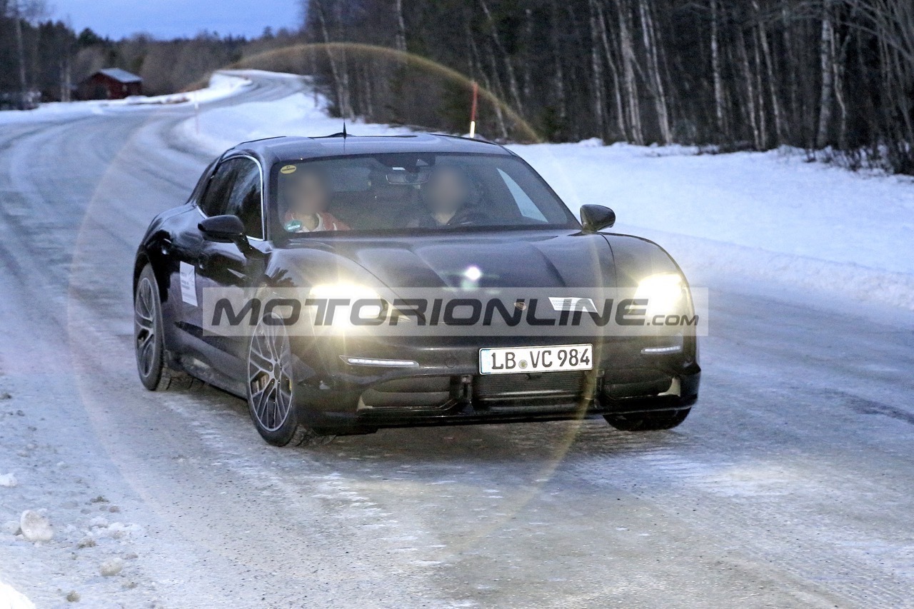 Porsche Taycan Cross Turismo - Foto spia 11-12-2019