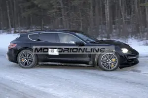Porsche Taycan Cross Turismo - Foto spia 11-12-2019