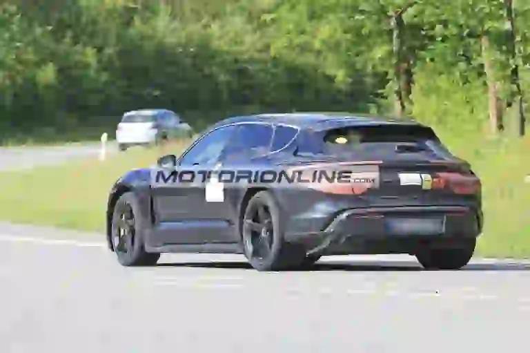 Porsche Taycan Cross Turismo - Foto spia 22-6-2020 - 9