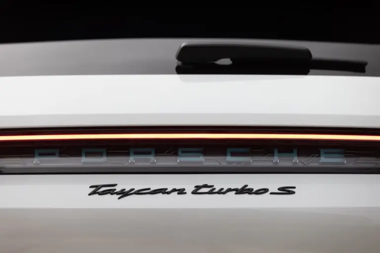 Porsche Taycan Cross Turismo - Primo contatto - 99
