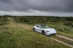 Porsche Taycan Cross Turismo - Primo contatto