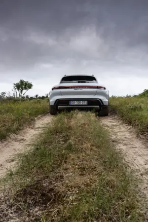 Porsche Taycan Cross Turismo - Primo contatto