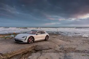 Porsche Taycan Cross Turismo - Primo contatto