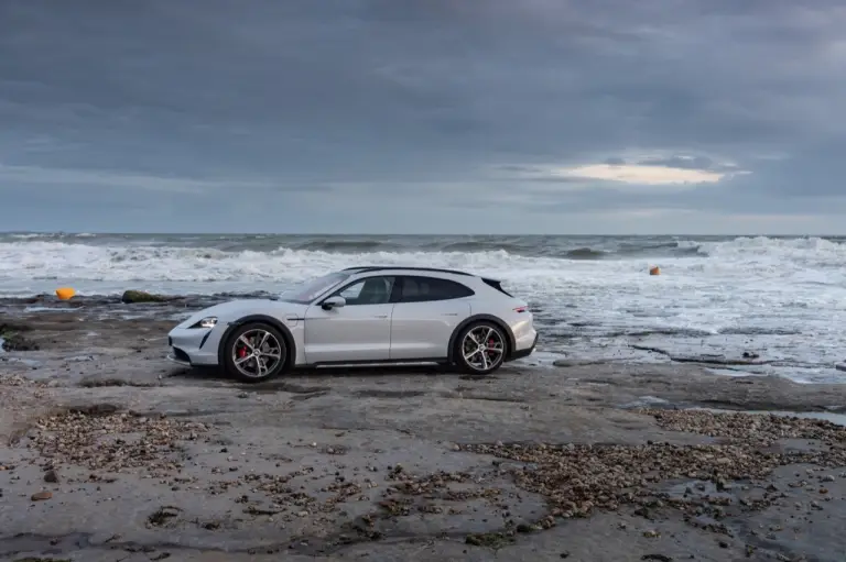 Porsche Taycan Cross Turismo - Primo contatto - 301