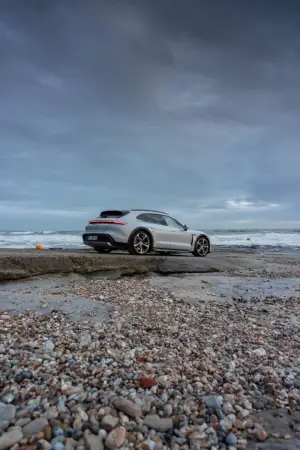 Porsche Taycan Cross Turismo - Primo contatto