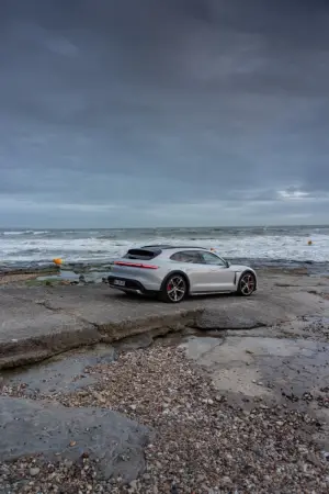 Porsche Taycan Cross Turismo - Primo contatto