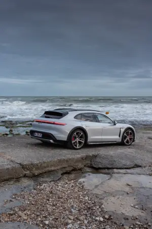 Porsche Taycan Cross Turismo - Primo contatto