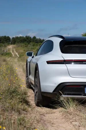 Porsche Taycan Cross Turismo - Primo contatto