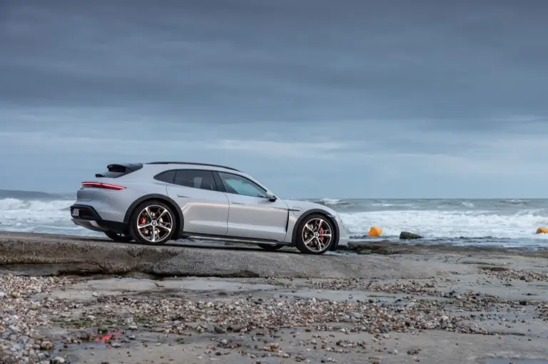 Porsche Taycan Cross Turismo - Primo contatto - 308