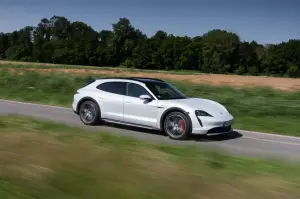 Porsche Taycan Cross Turismo - Primo contatto