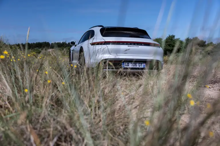 Porsche Taycan Cross Turismo - Primo contatto - 30