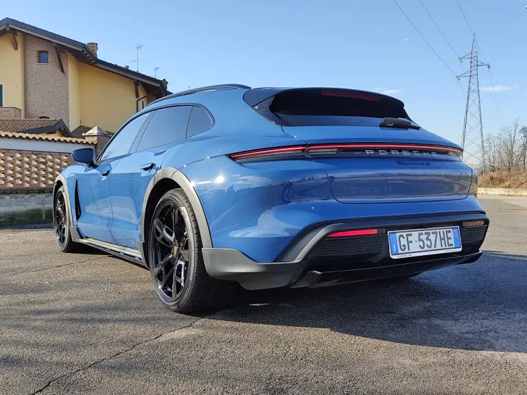 Porsche Taycan Cross Turismo - Prova su Strada  - 10