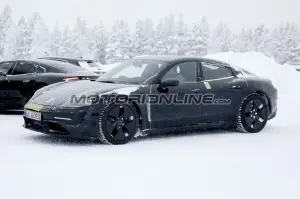 Porsche Taycan foto spia 13 febbraio 2019 - 14