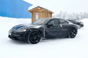 Porsche Taycan foto spia 13 febbraio 2019 - 15